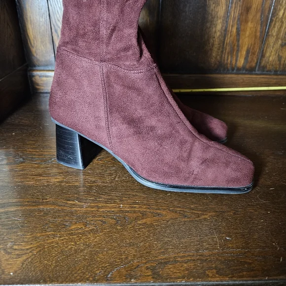 Elegant Burgundy Suede Boot Bkock Heel Side Zipper Womens Size 7. - Picture 6 of 16